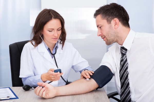 проведение медосмотра офисного работника